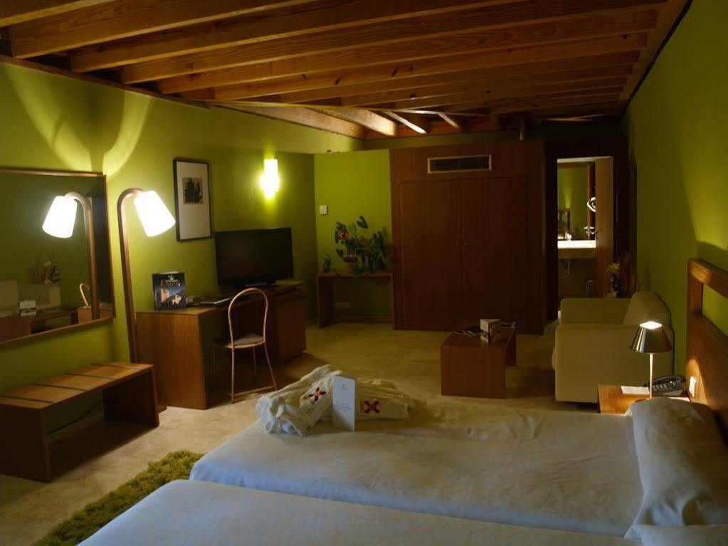 Hotel 4 Estrellas Conventual De Alcantara Екстериор снимка